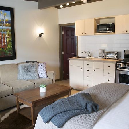 Yamnuska Suites キャンモア エクステリア 写真
