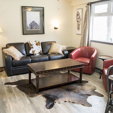 Yamnuska Suites キャンモア エクステリア 写真