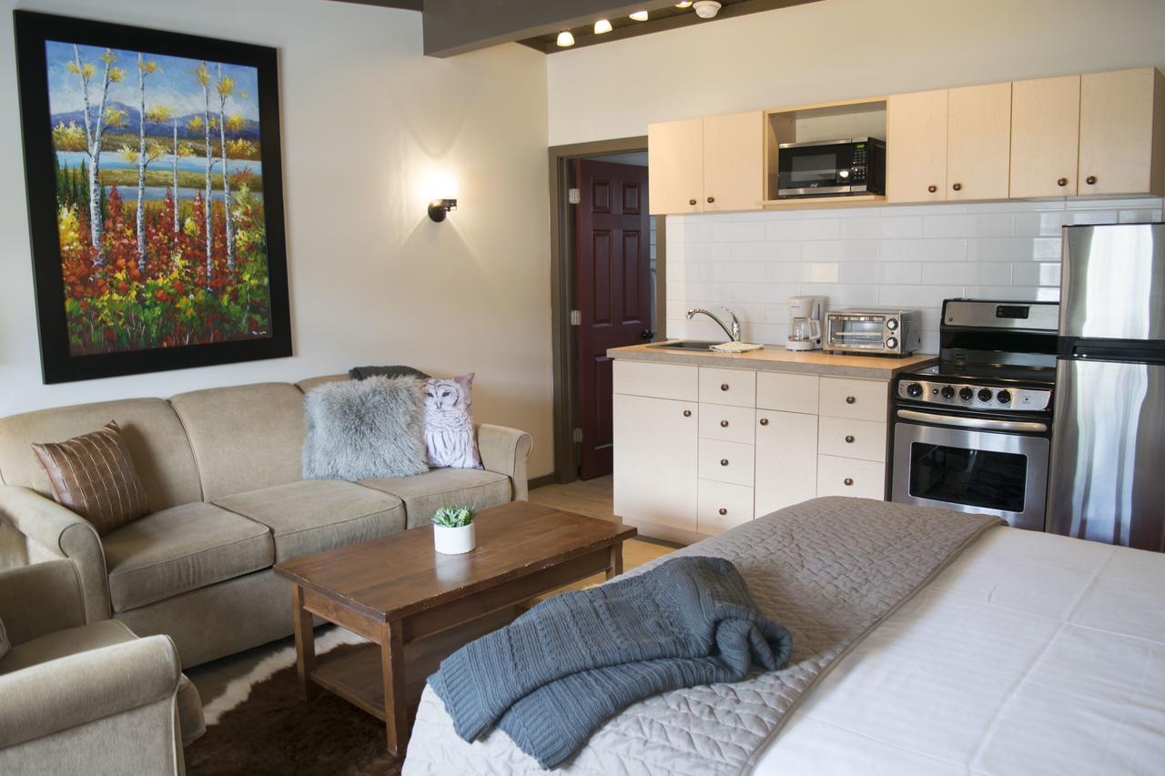Yamnuska Suites キャンモア エクステリア 写真