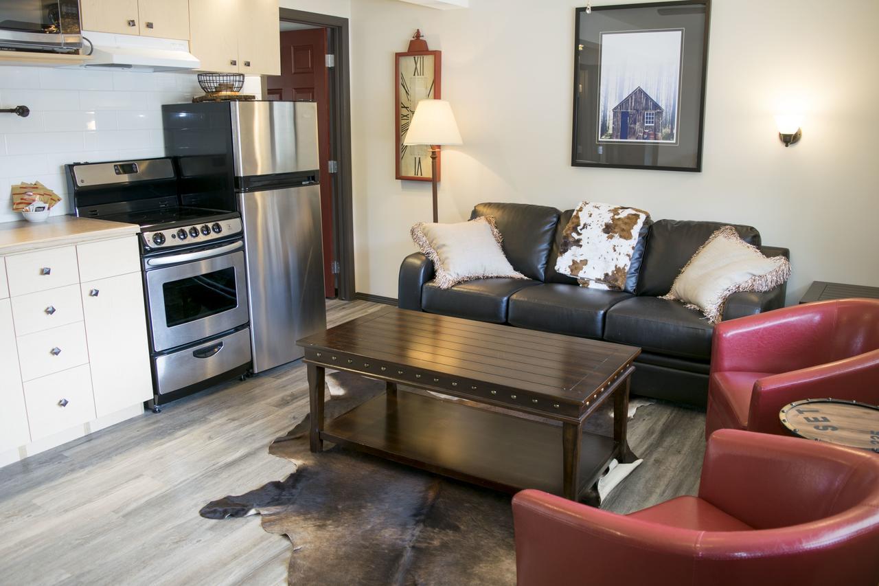 Yamnuska Suites キャンモア エクステリア 写真