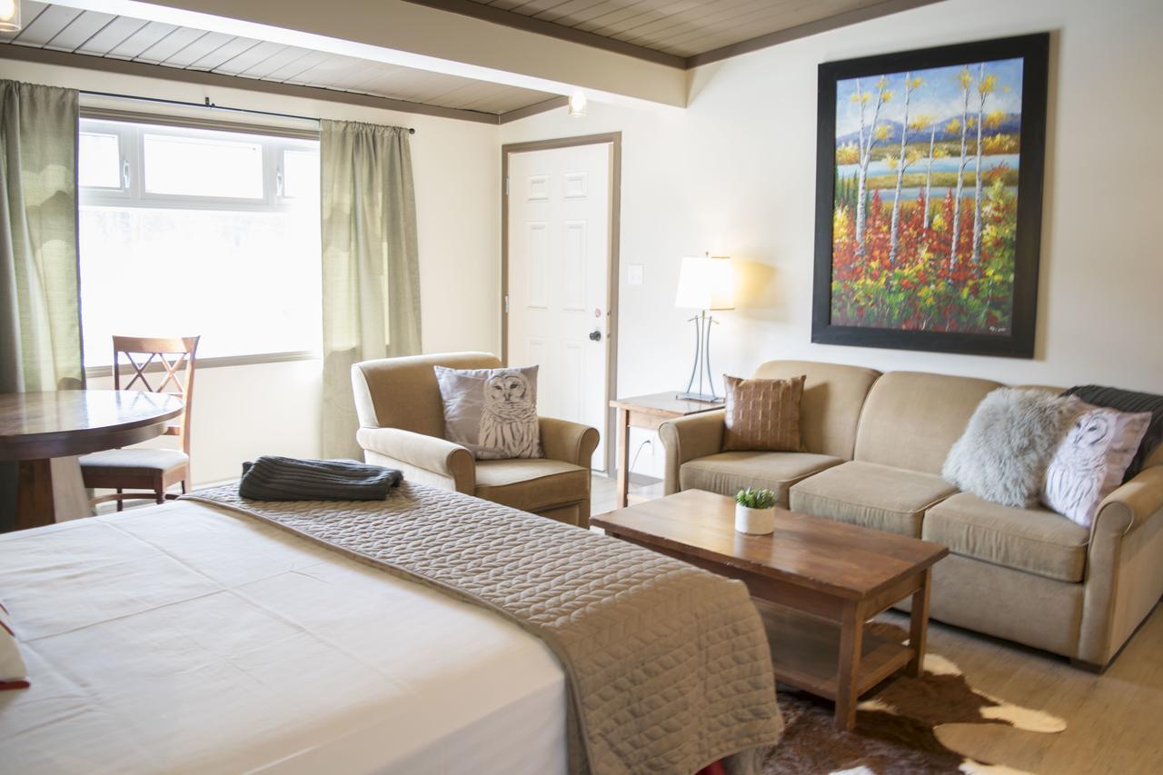 Yamnuska Suites キャンモア エクステリア 写真