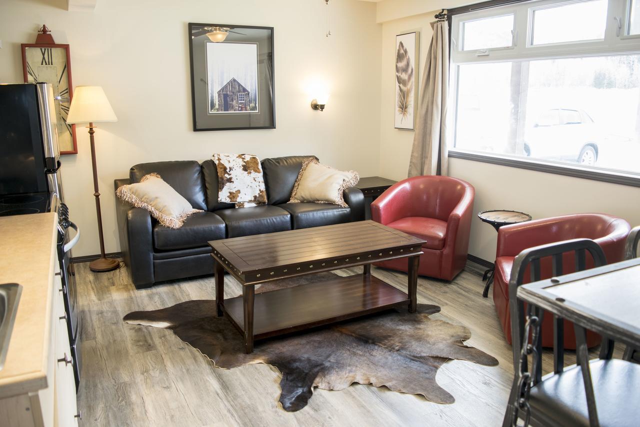 Yamnuska Suites キャンモア エクステリア 写真