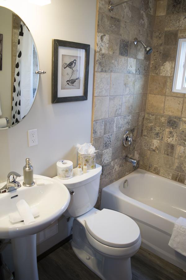 Yamnuska Suites キャンモア エクステリア 写真
