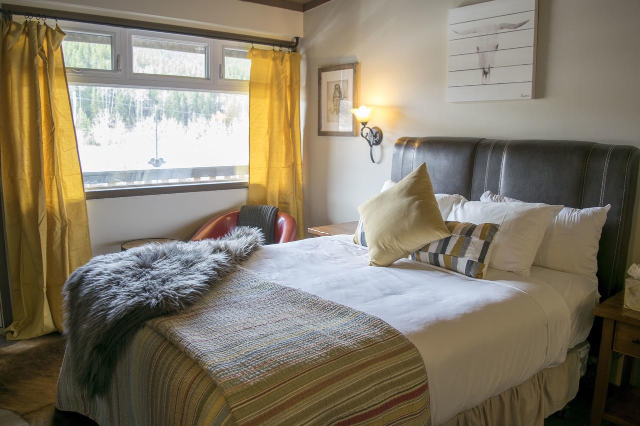 Yamnuska Suites キャンモア エクステリア 写真