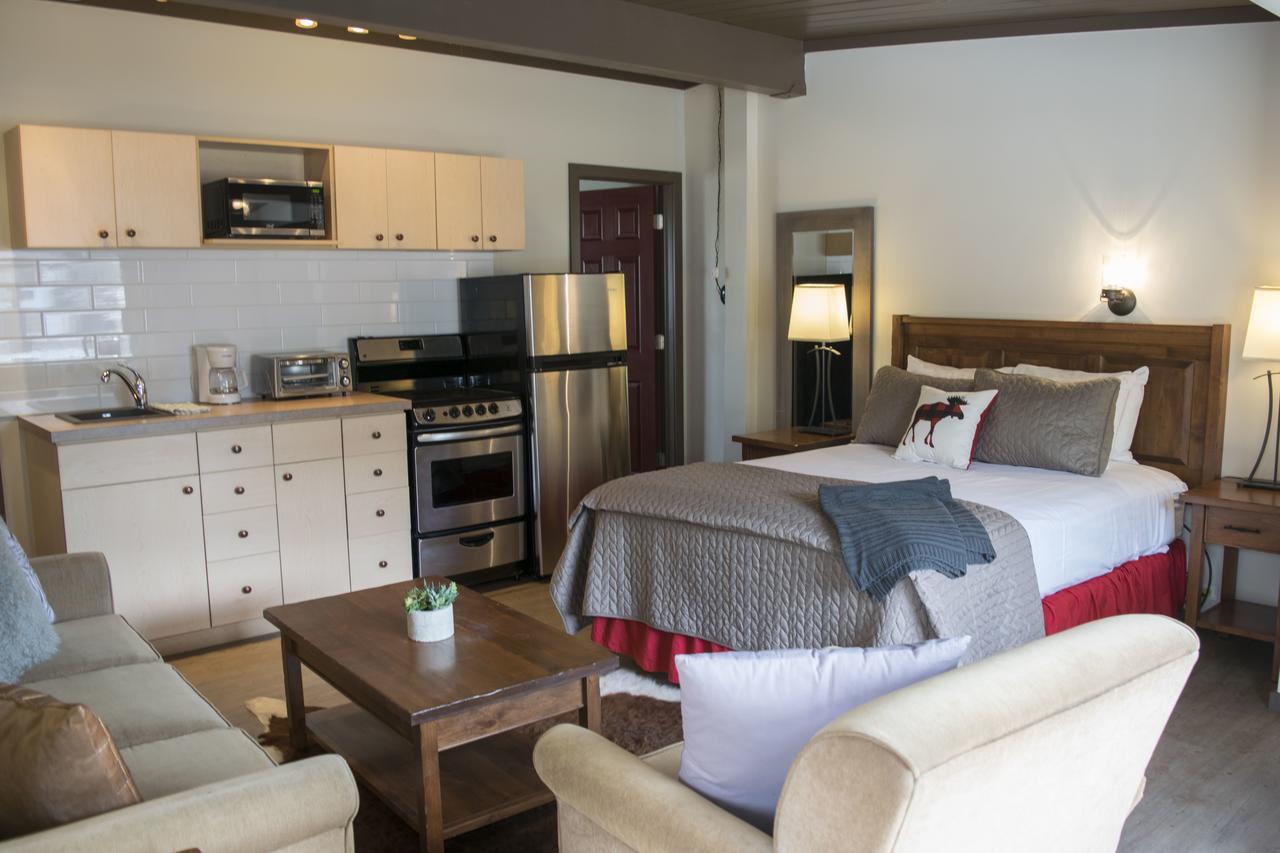 Yamnuska Suites キャンモア エクステリア 写真